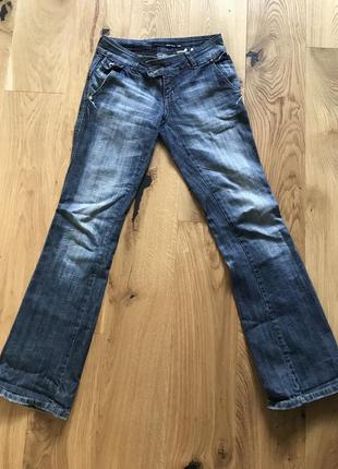 Джинсы