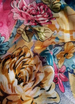 Яскрава хустка з квітами ,туреччина