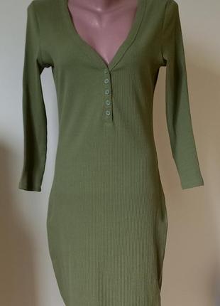 Платье sinsay обтягивающее р. m ткань оливкового цвета, в рубчик, хорошо тянется, отлично сидит по2 фото