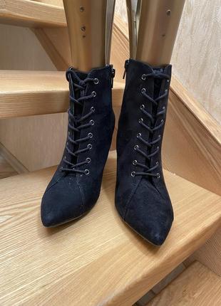 Красивые чёрные ботинки сапожки 👢 39 -37
