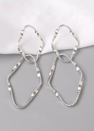 Цікаві стильні сережки