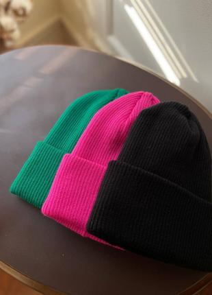 Стильна в'язана шапка жіноча 🎨 в кольорах4 фото