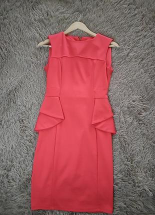 Платье классическое коралловое без рукавов с оборкой/рюшами