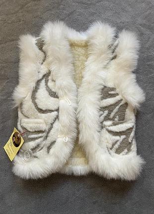 Тёплая жилетка для малыша. овчина