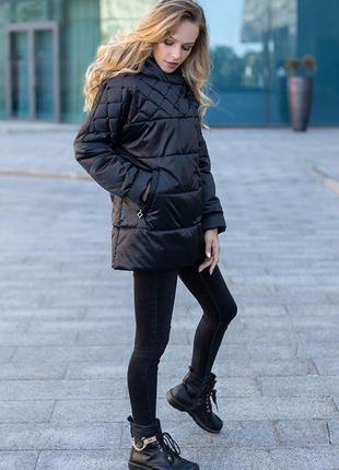 Черная короткая курточка со стразами8 фото
