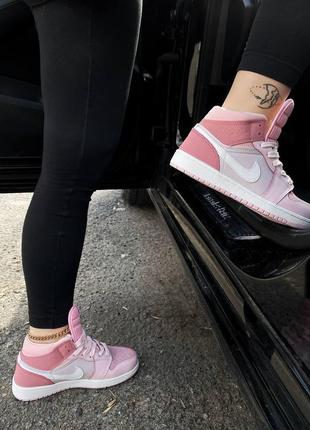 Жіночі кросівки nike air jordan 1 retro high pink 1 / smb