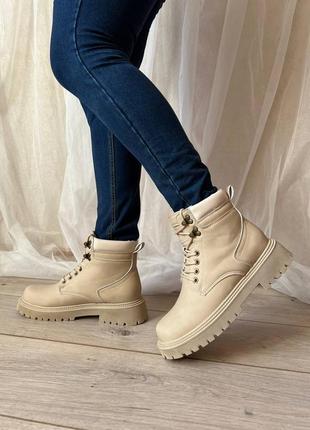 Женские зимние бюджетные ботинки с мехом в стиле тимберленд бежевые зима осень беж3 фото