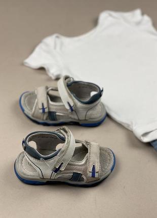 Босоніжки шкіряні