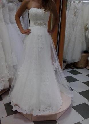 Нежное и счастливое свадебное платье2 фото