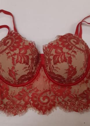Бюстгалтер. напів грація.