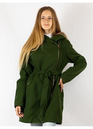 Зеленое пальто женское