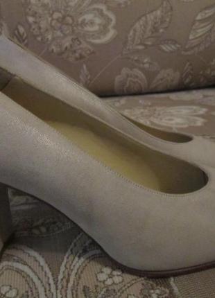 Туфлі нові, шкіряні , висота каблука 8см з набойкой, зручна колодка.2 фото