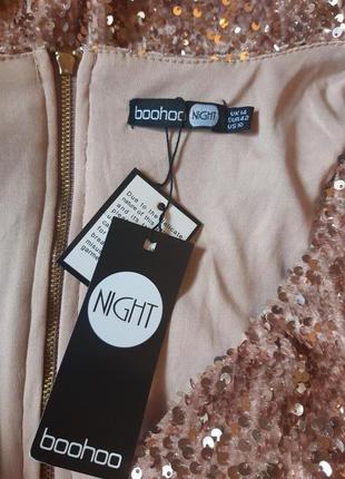 Нарядное платье мини в пайетки на бархате с рукавами boohoo