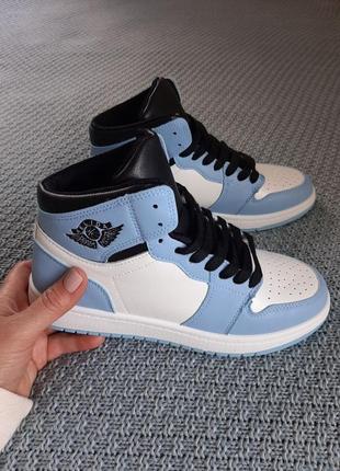 Жіночі блакитні з білим високі кросівки. демісезонні кросівки