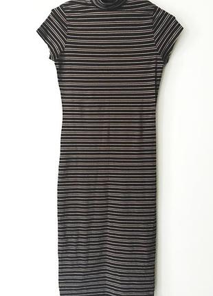 Красивое платье в полоску по фигуре