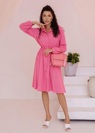 Розовое приталенное платье-рубашка