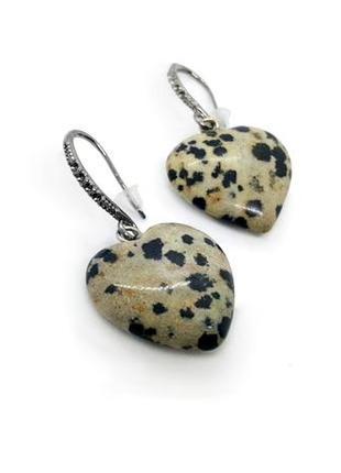 🐩💛 чудові сережки із підвісками "сердця" натуральний камінь далматинова яшма