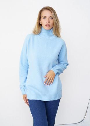 Блакитний махеровий светр з гудзиками на горловині