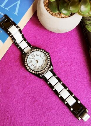Годинник joan rivers black & white