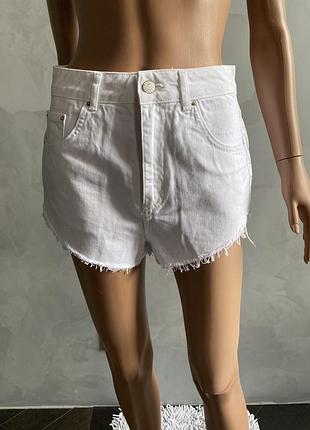 Білі джинсові шорти на високій посадці