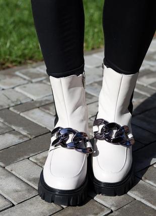 Теплые женские ботинки челси на резинке и на цепи бежевые зимние (зима 2022-2023) для женщин, стильные, удобные, комфортные, стильные3 фото