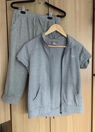 Костюм - кофта та капрі