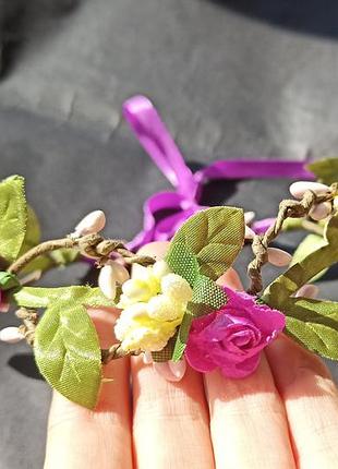 Обруч з квітами з лози