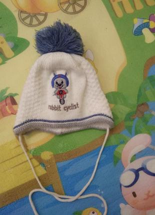 Супер шапка. двухслойная на завязках. очень нарядная.