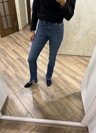 Джинсы zara с разрезами