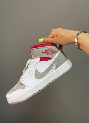 Жіночі кросівки nike air jordan 1 retro high wolf grey red / smb