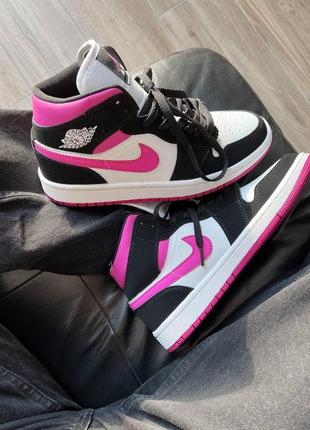 Жіночі кросівки nike air jordan 1 retro mid black pink / smb