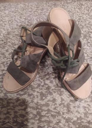 Босоножки next