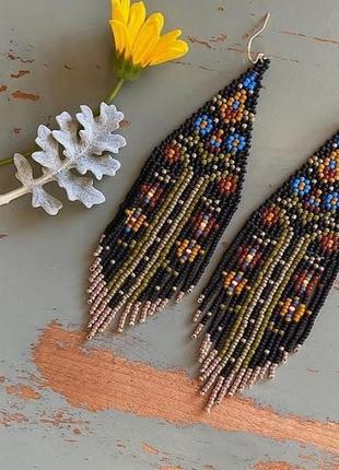 Серьги кисточки с аутентичным узором из бисера