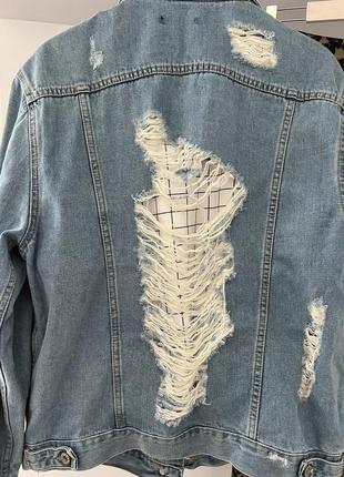 Рваная джинсовая куртка terranova4 фото