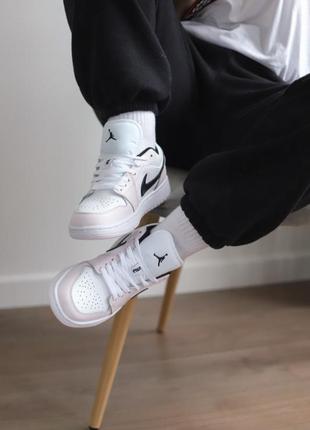 Женские кроссовки nike jordan 1 low найк джордан розовые кожаные6 фото