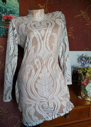 Мереживна коротка сукня з довгими рукавами від in the style