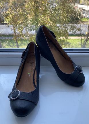 Жіночі туфлі черевички черевики