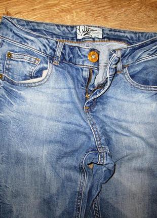 Джинсы штаны голубого цвета с потертостями3 фото