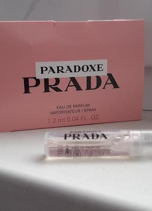 Prada paradoxe💥оригинал миниатюра пробник mini vial spray 1,2 мл книжка9 фото