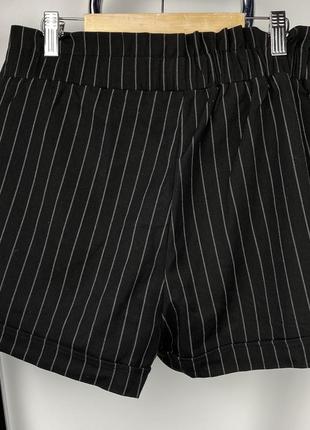 Чорні шорти tally wejl з середньою посадкою в смужку4 фото