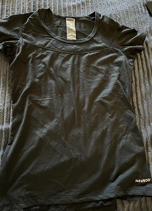 Чорна футболка