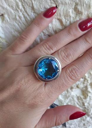 Массивное серебряное  кольцо  с голубым  камнем