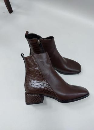 Ексклюзивные ботинки из натуральной итальянской кожи рептилия женские шоколад коричневые