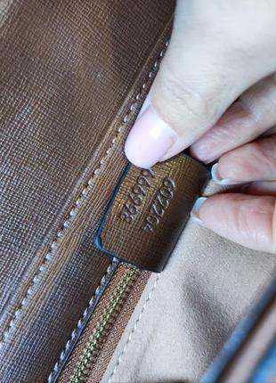 Шикарна коричнева  брендова  сумка клатч через плече8 фото