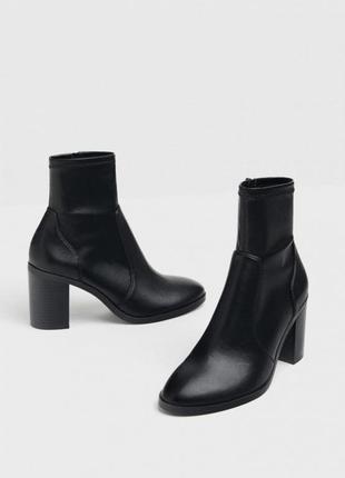 Мега зручні стильні нові ботінки ботільони чулки фірми bershka