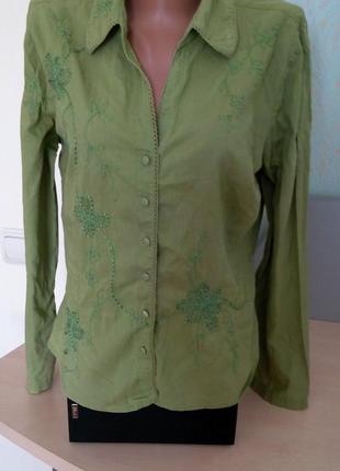 Дуже ошатна зелена блузка з монохромного вишивкою
