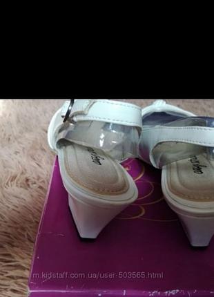 Білі туфлі з відкритою пяткою3 фото