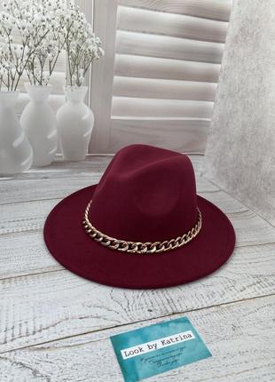 Шляпка федора бордового цвета