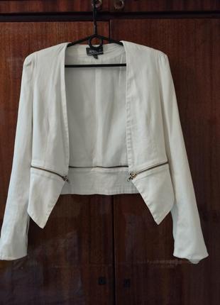 Белый пиджак классический с вставками замками необычный пиджак.