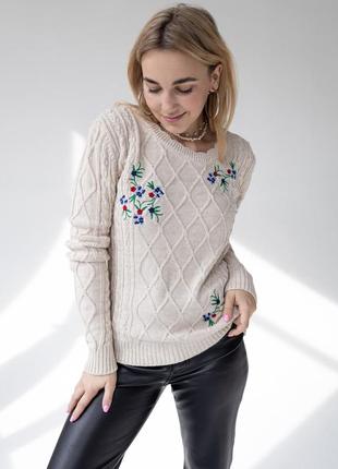 Теплий жіночий светр кофта у стилі вишиванки
